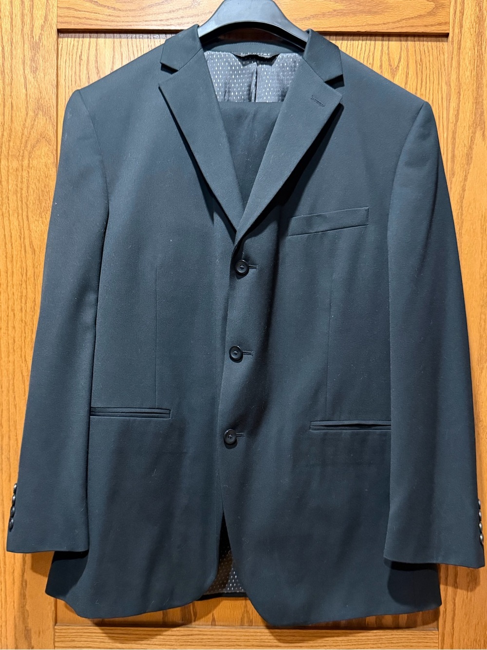 jf j.ferrar Men's Black Three-Button suit Jacket & pants size 38x30